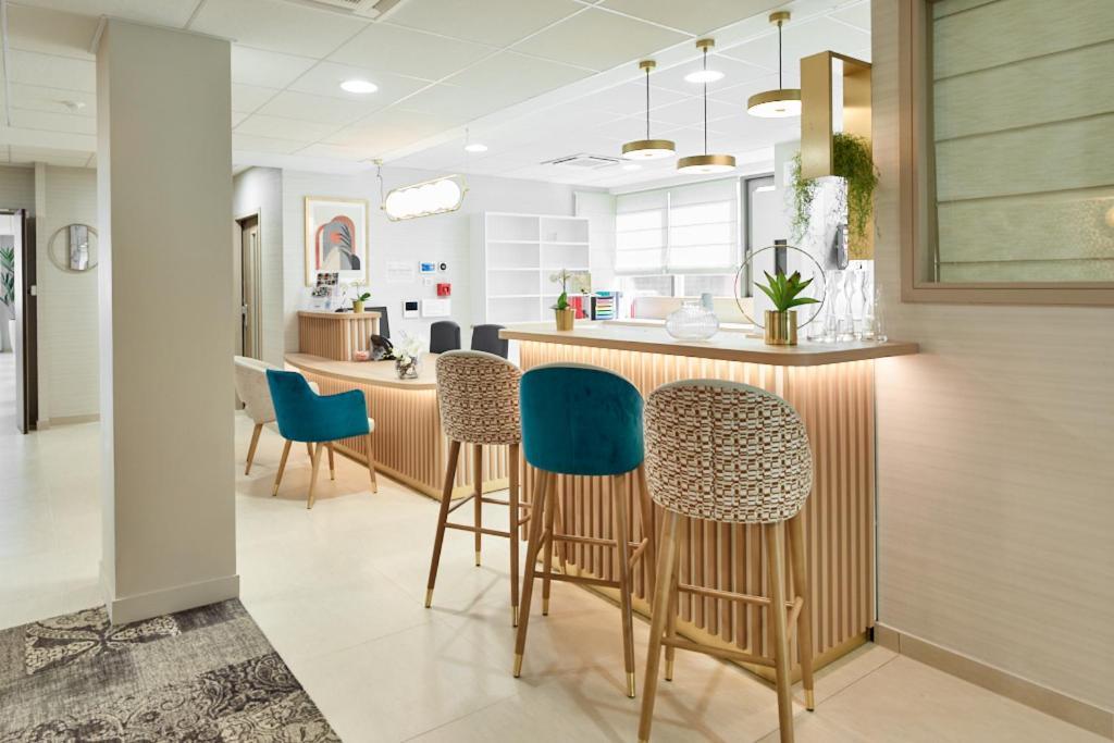 Zenao Appart'Hotels Suresnes Bagian luar foto