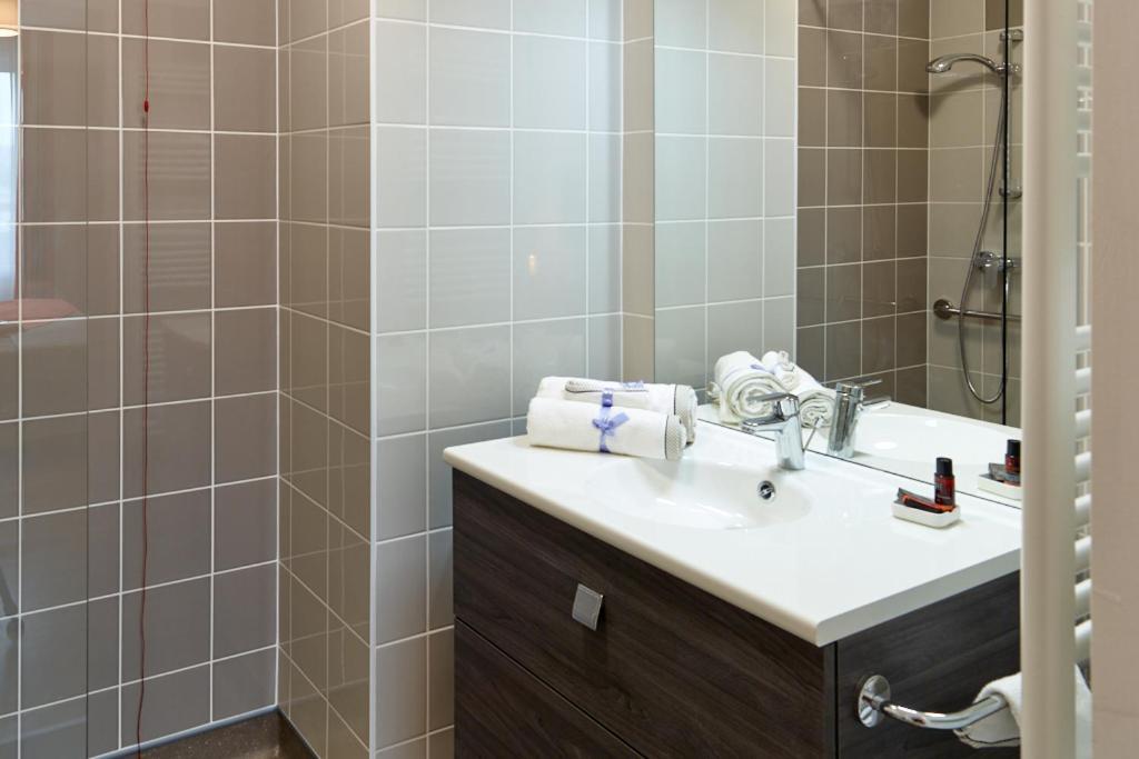 Zenao Appart'Hotels Suresnes Bagian luar foto