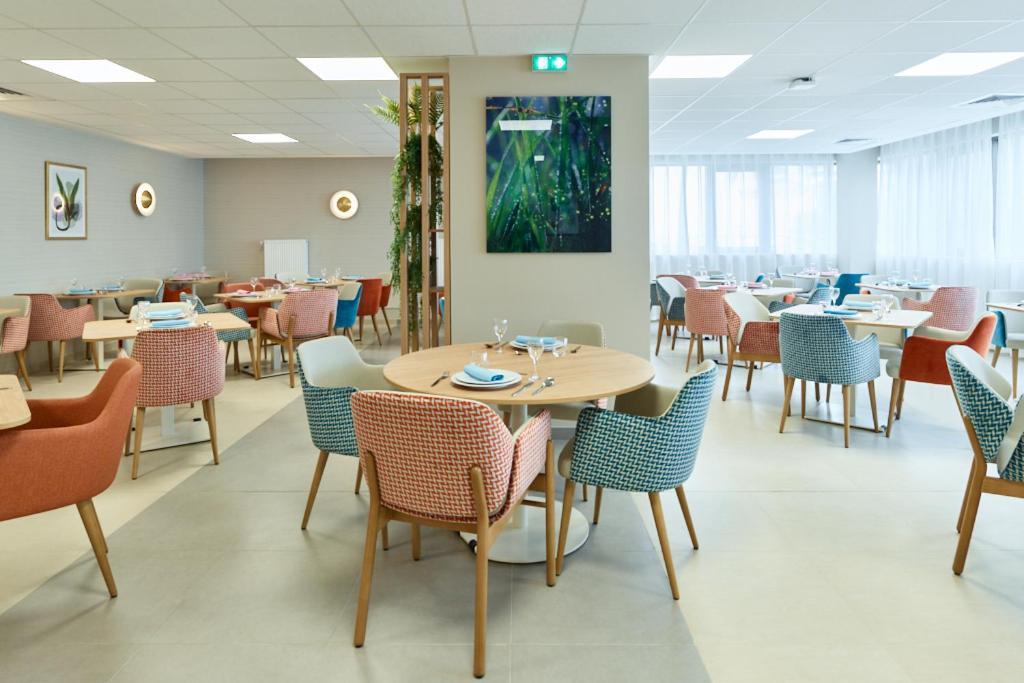 Zenao Appart'Hotels Suresnes Bagian luar foto